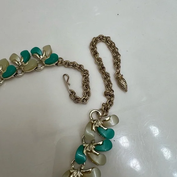 Vintage Parure: Necklace, Bracelet, Earrings Ensemble - Picture 5 of 7